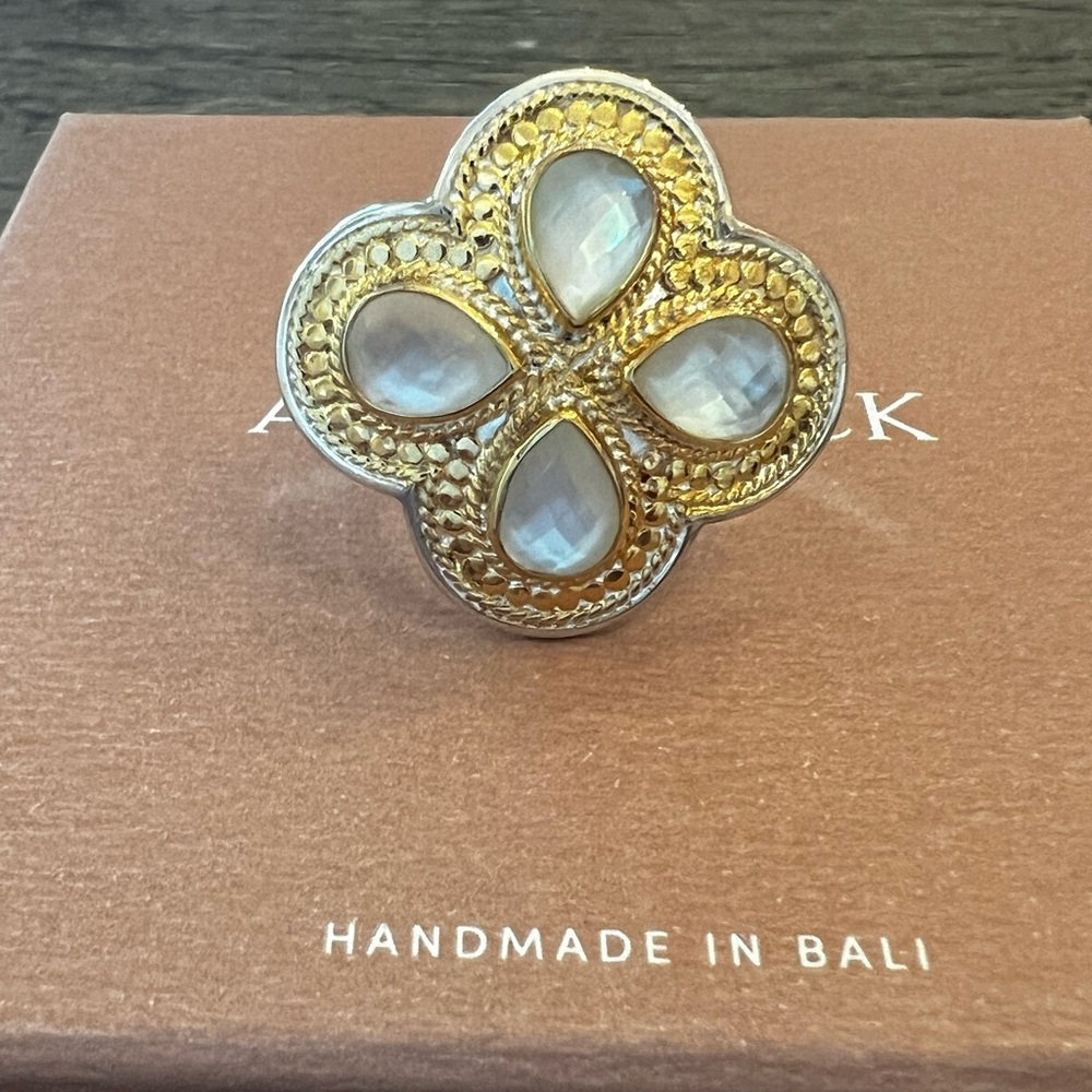 ANNA BECK White Quartz and Mother of Pearl Clover Ring Sz 6 - NIB - Picture 10 of 14